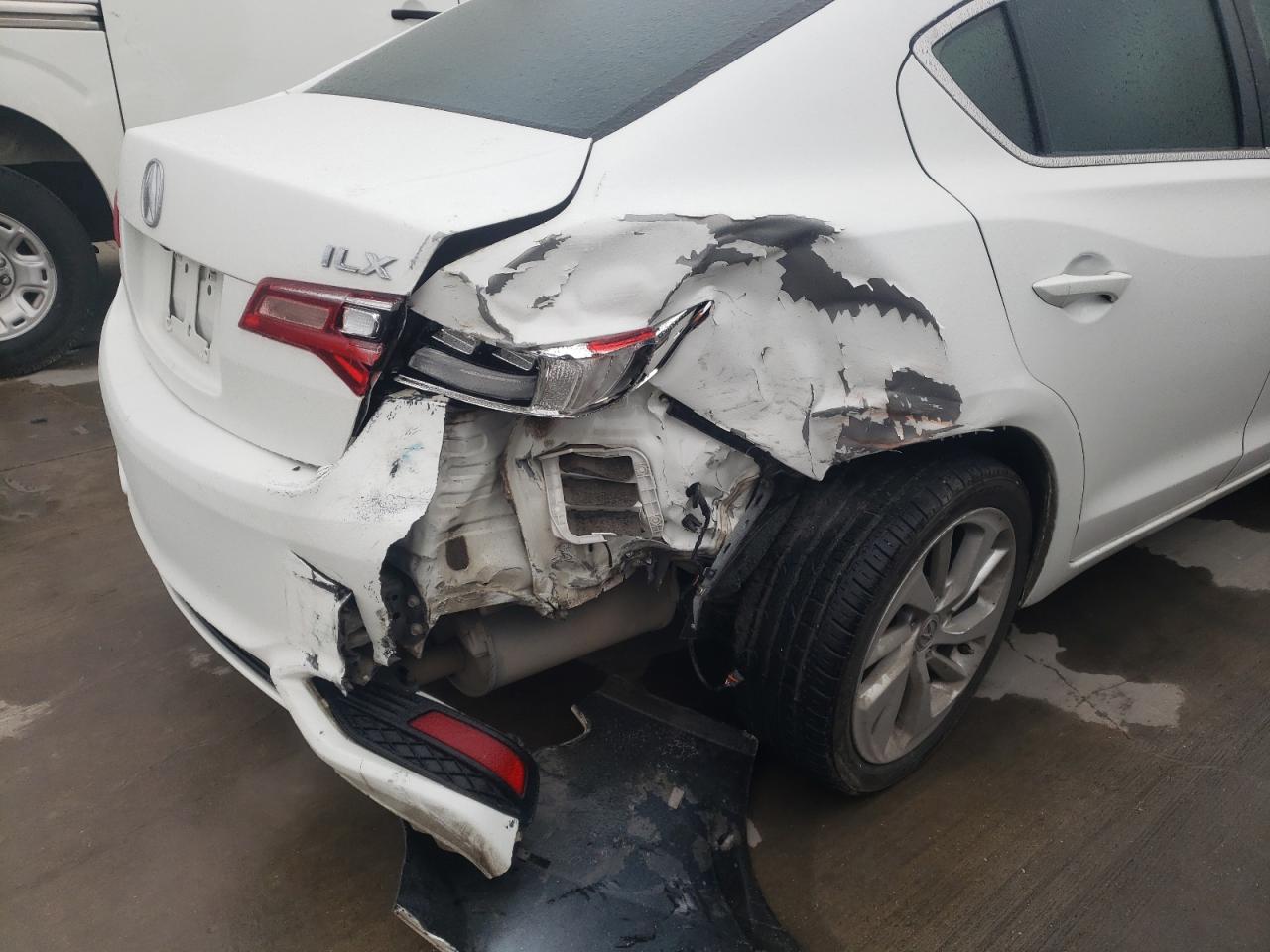 Photo 9 from auction – 2016 ACURA ILX PREMIU with VIN 19UDE2F76GA022156