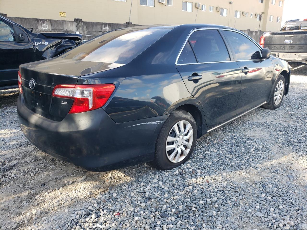 Photo 4 from auction – 2014 TOYOTA CAMRY L with VIN 4T1BF1FKXEU413917