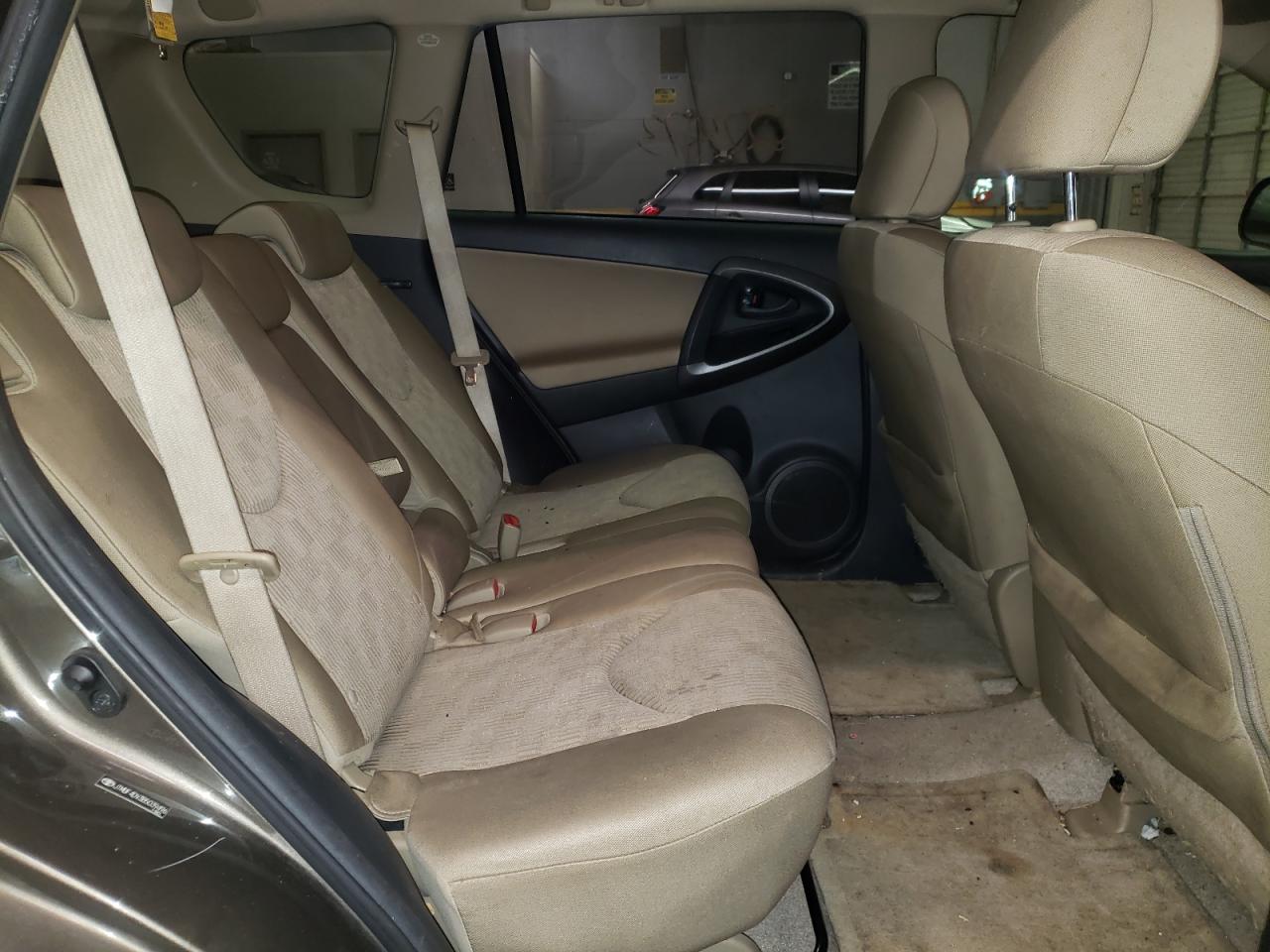 Photo 6 from auction – 2011 TOYOTA RAV4 with VIN JTMBF4DV3B5039496