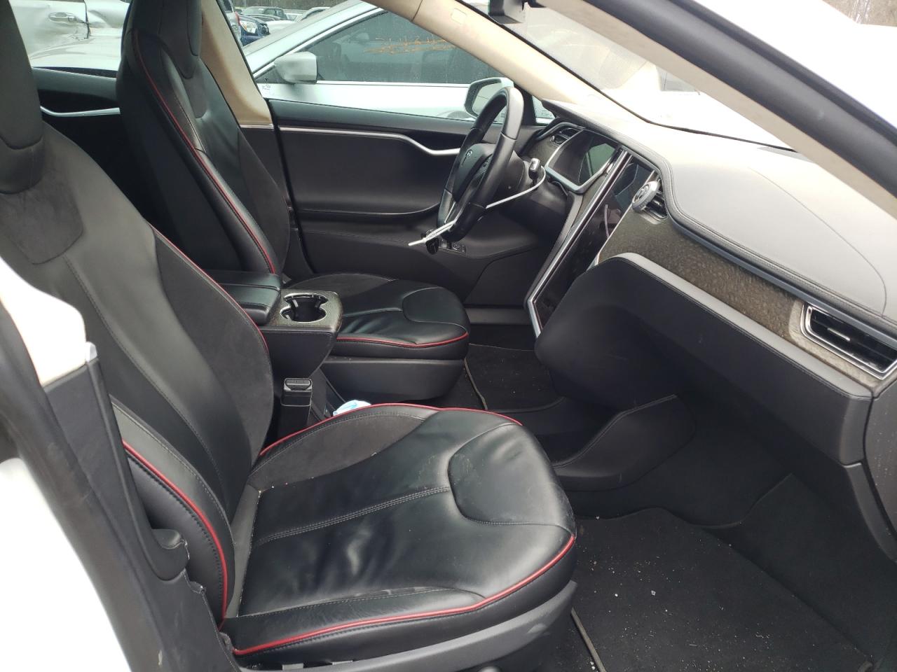 Photo 5 from auction – 2013 TESLA MODEL S with VIN 5YJSA1DP5DFP07203