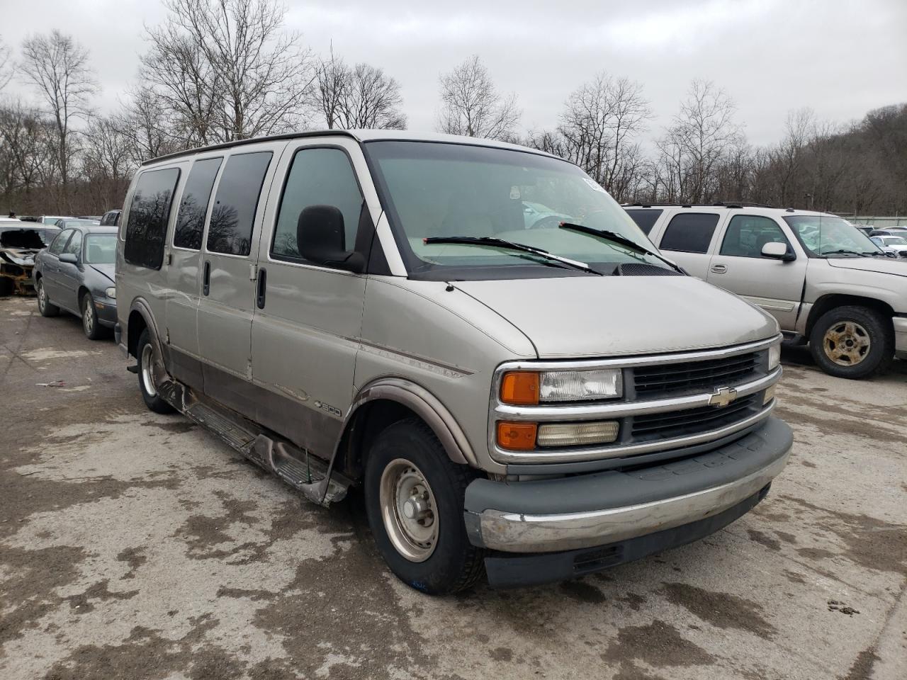 CHEVROLET EXPRESS G1 2000 with VIN 1GBFG15R0Y1223474 - Photo from auction