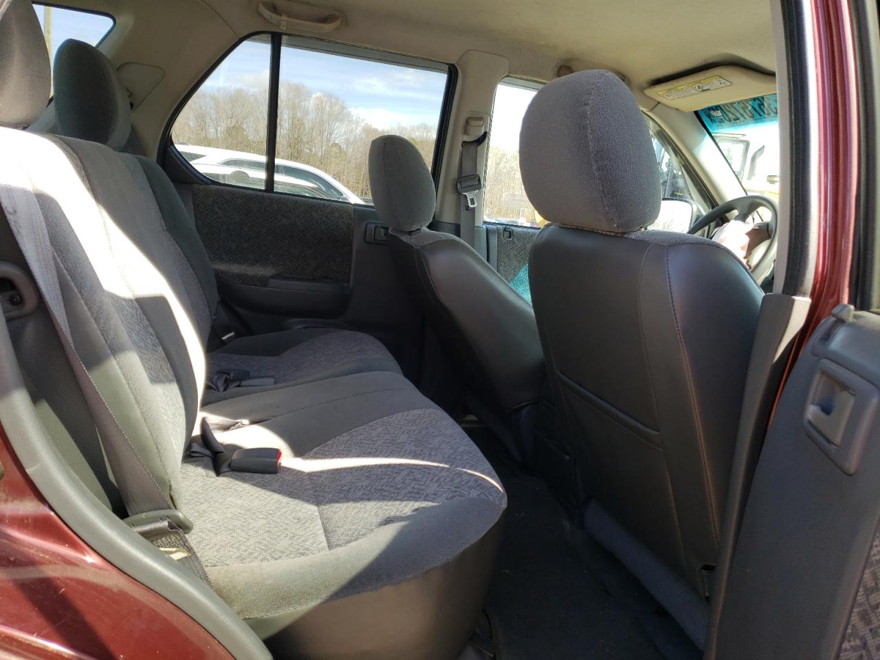 Photo 6 from auction – 2002 ISUZU RODEO S with VIN 4S2CK58W424325215