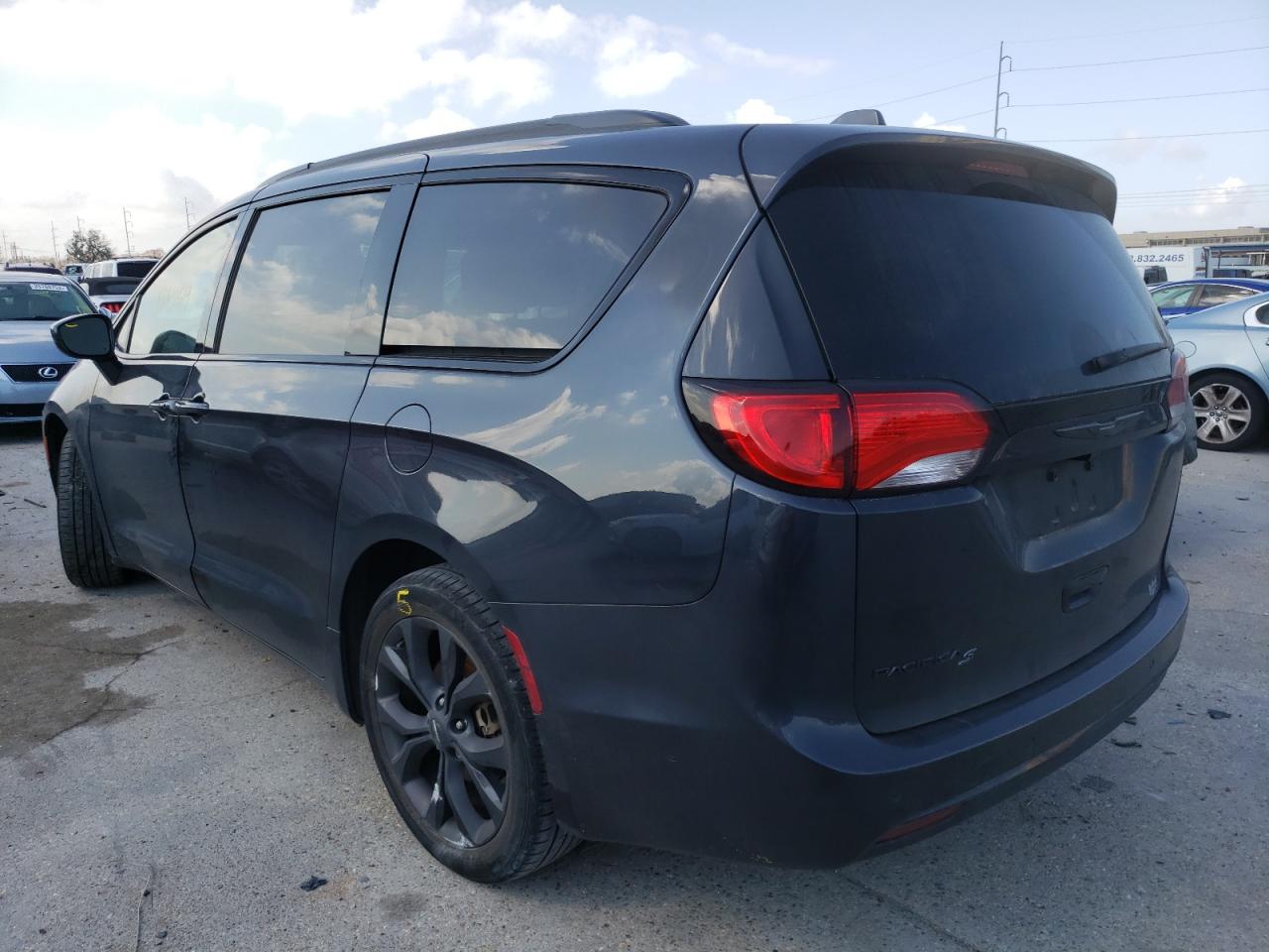 Photo 3 from auction – 2019 CHRYSLER PACIFICA T with VIN 2C4RC1FG4KR593797
