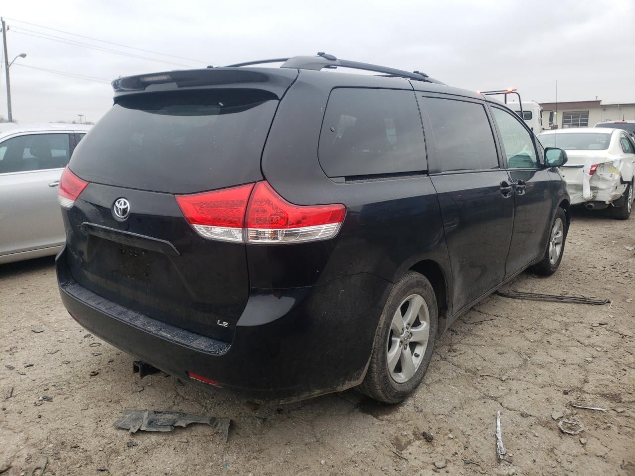 Photo 4 from auction – 2013 TOYOTA SIENNA LE with VIN 5TDKK3DC8DS361696