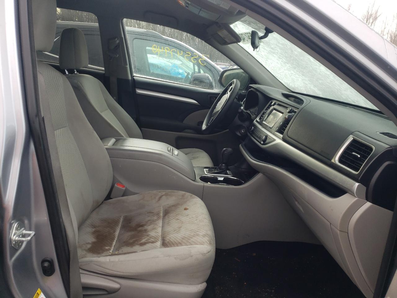 Photo 5 from auction – 2016 TOYOTA HIGHLANDER with VIN 5TDBKRFH6GS334223