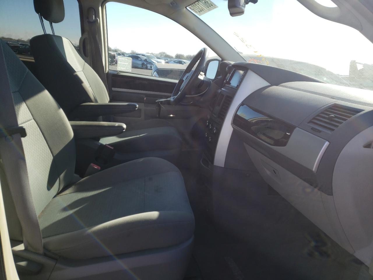 Photo 5 from auction – 2010 DODGE GRAND CARA with VIN 2D4RN6DX3AR355788