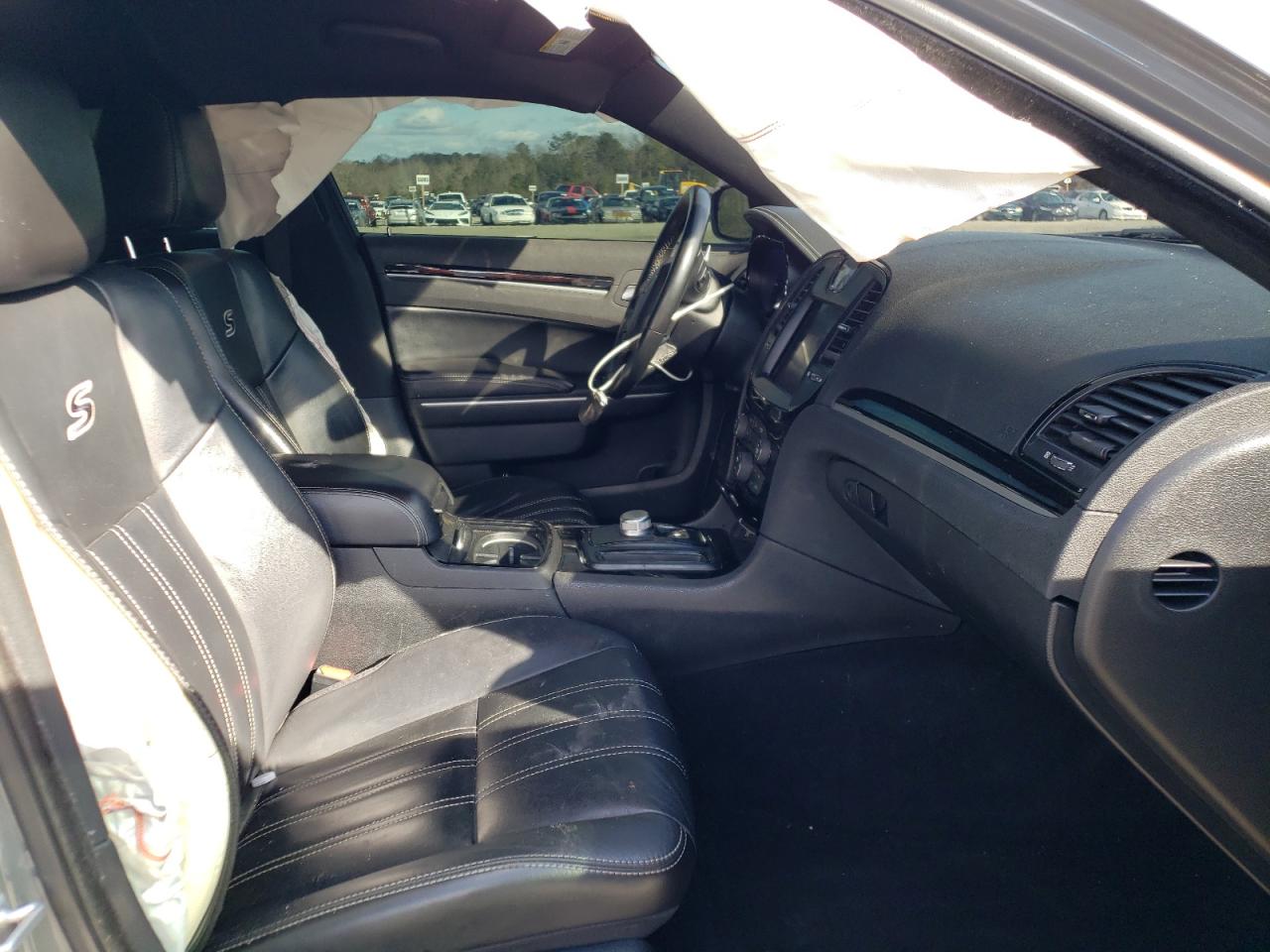 Photo 5 from auction – 2019 CHRYSLER 300 S with VIN 2C3CCABGXKH516728