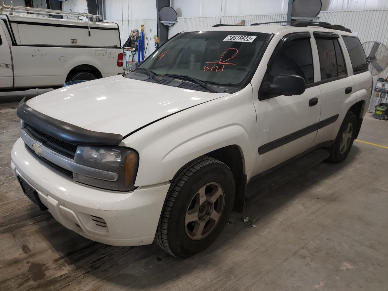 Photo 2 from auction – 2005 CHEVROLET TRAILBLAZE with VIN 1GNDT13S452340721