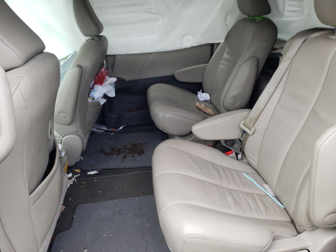 Photo 6 from auction – 2014 TOYOTA SIENNA XLE with VIN 5TDYK3DC6ES439078