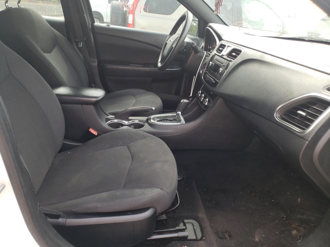 Photo 5 from auction – 2014 CHRYSLER 200 LX with VIN 1C3CCBAB5EN210222