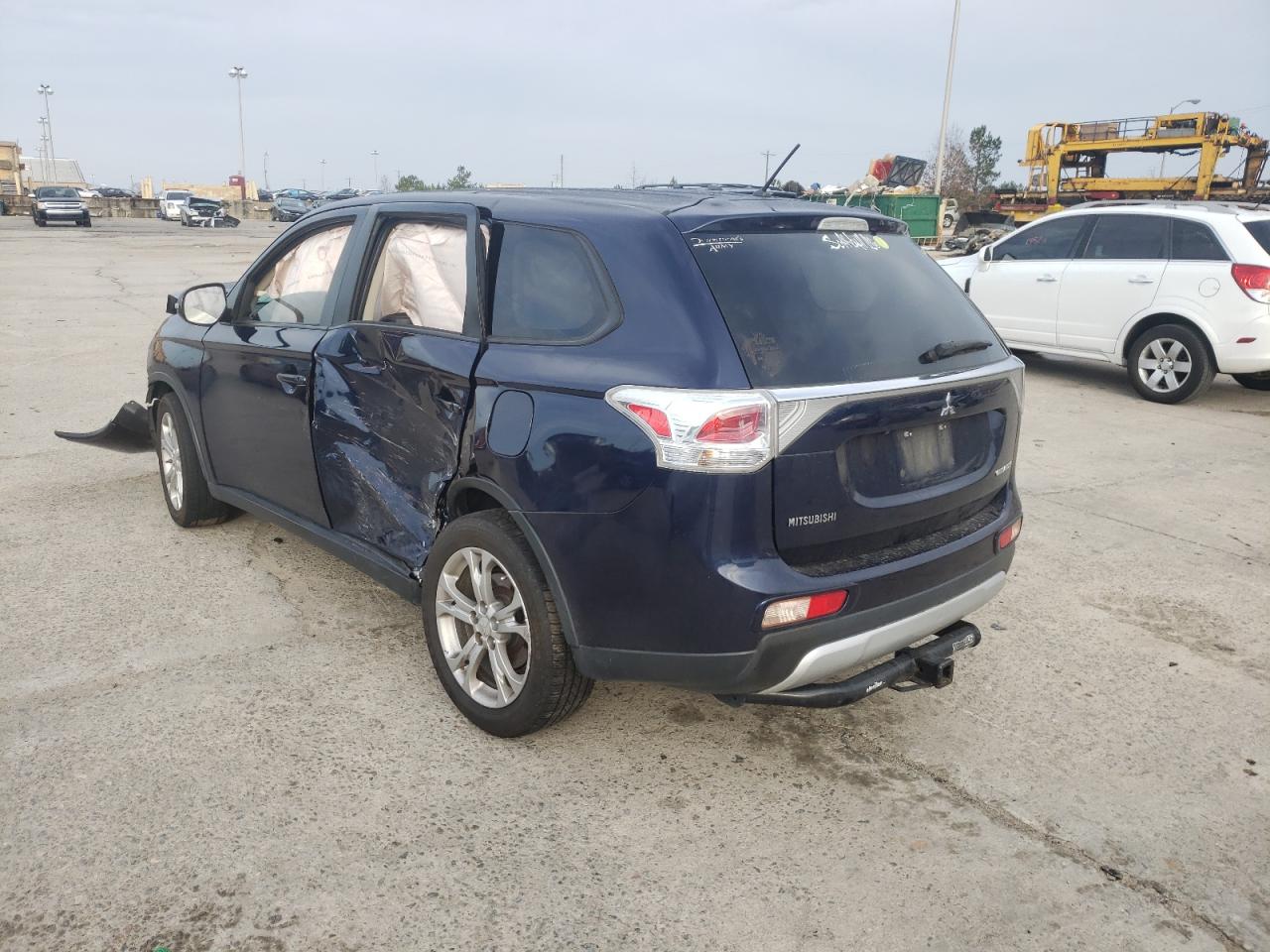 Photo 3 from auction – 2015 MITSUBISHI OUTLANDER with VIN JA4AD3A39FZ010382