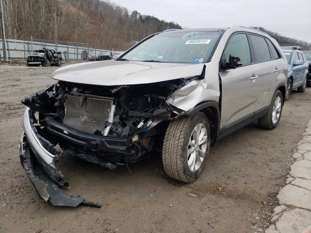 Photo 2 from auction – 2015 KIA SORENTO EX with VIN 5XYKUDA71FG616275