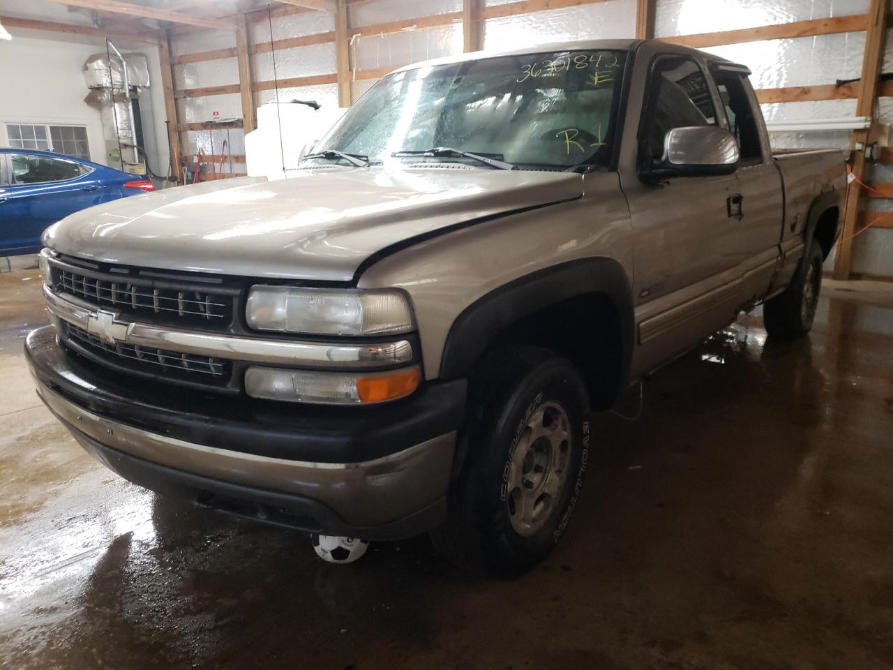 Photo 2 from auction – 2002 CHEVROLET SILVERADO with VIN 2GCEK19V621226586