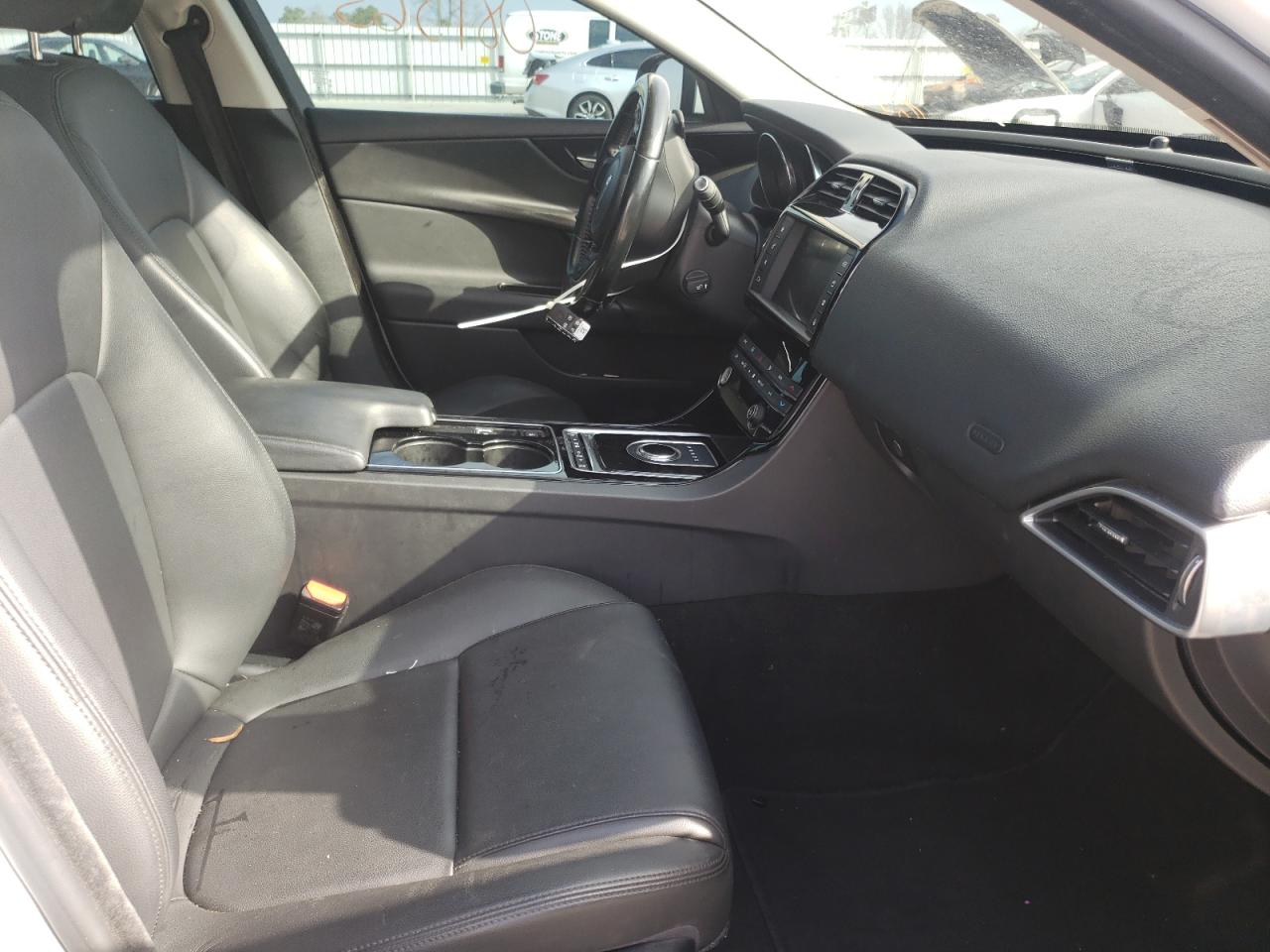 صورة رقم 5 من المزاد - 2017 JAGUAR XE مع VIN SAJAR4BG6HA977694