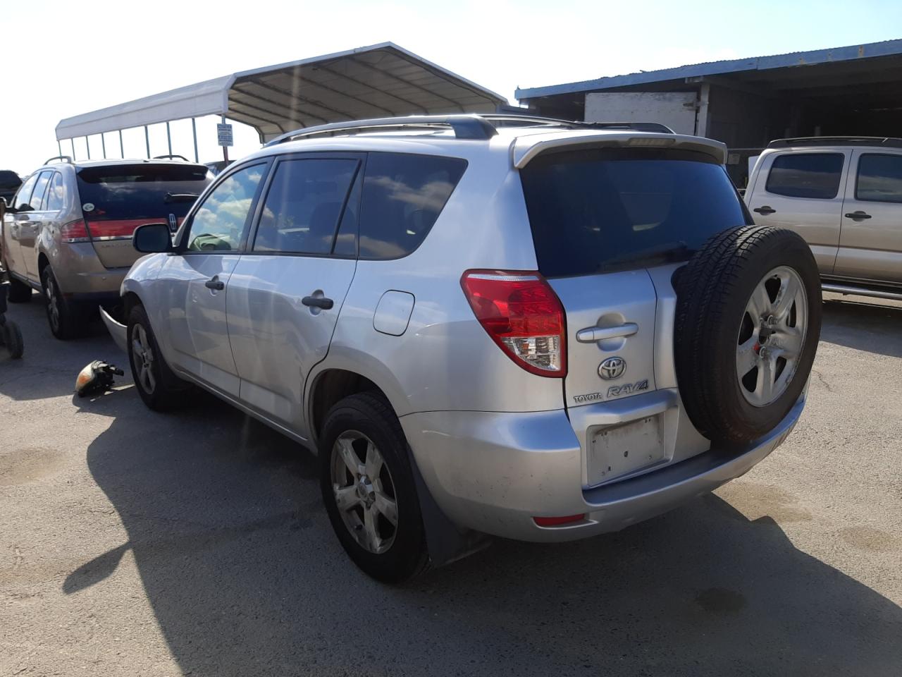Photo 3 from auction – 2006 TOYOTA RAV4 with VIN JTMBD33VX66009798