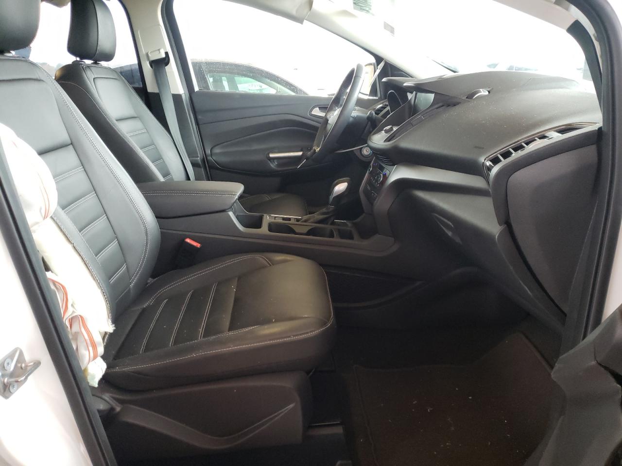 Photo 5 from auction – 2018 FORD ESCAPE SEL with VIN 1FMCU0HD5JUB20200
