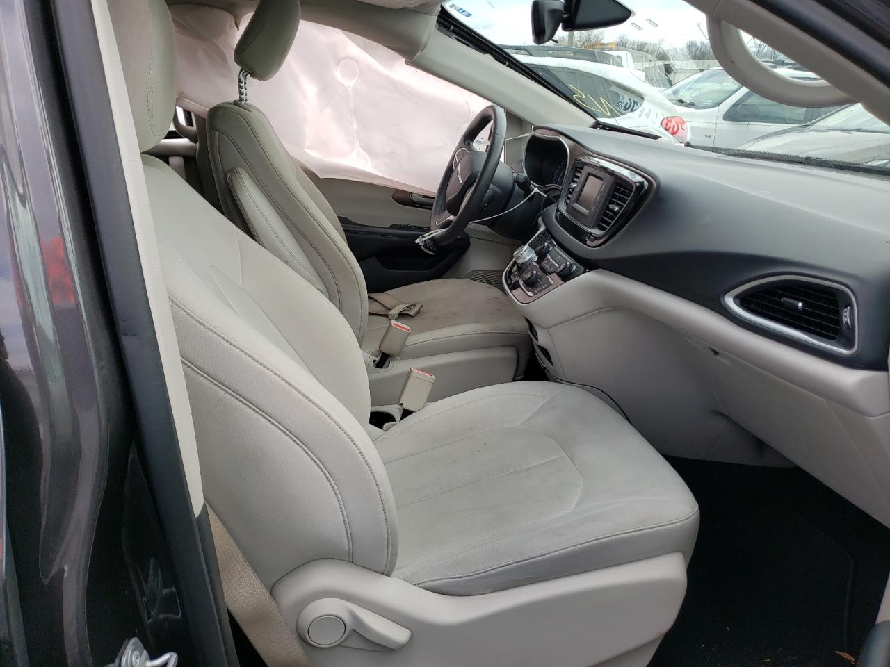 Photo 5 from auction – 2017 CHRYSLER PACIFICA L with VIN 2C4RC1CG9HR657457