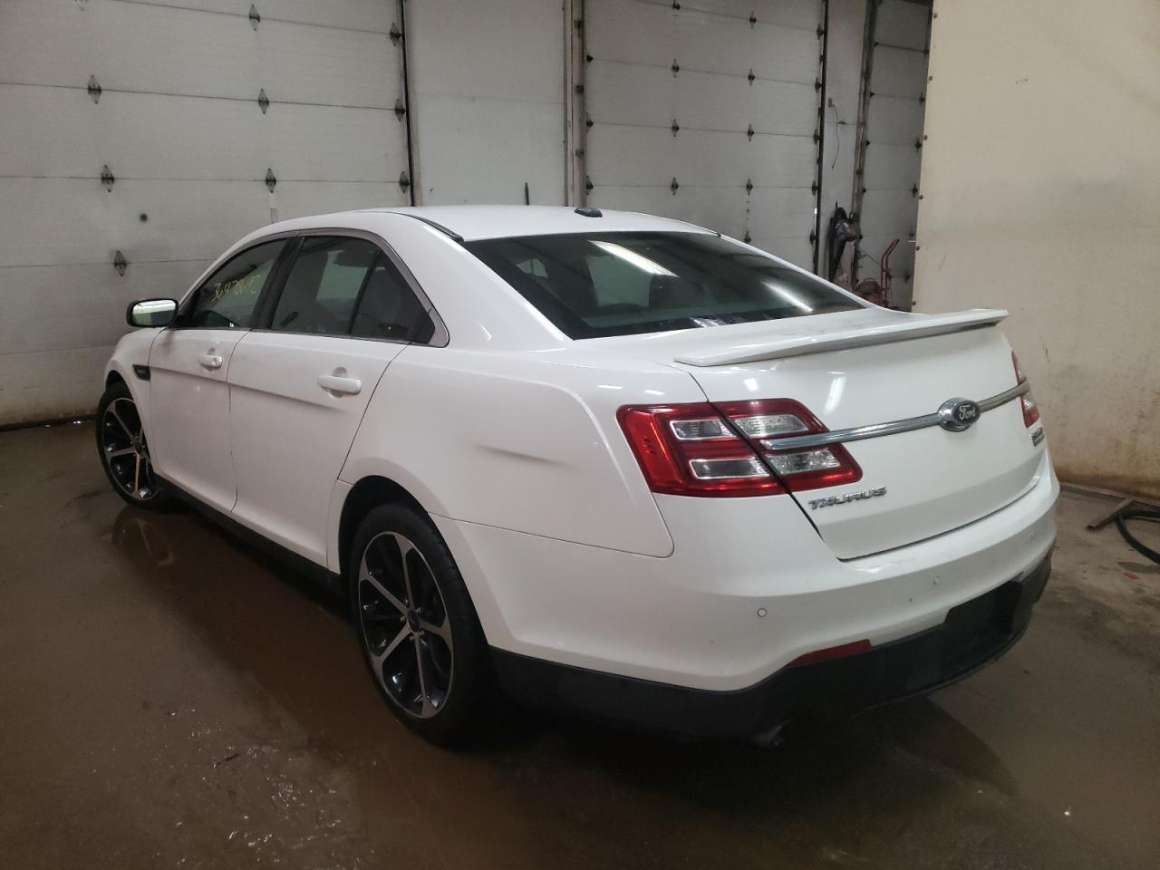 Photo 3 from auction – 2016 FORD TAURUS SHO with VIN 1FAHP2KT9GG136202