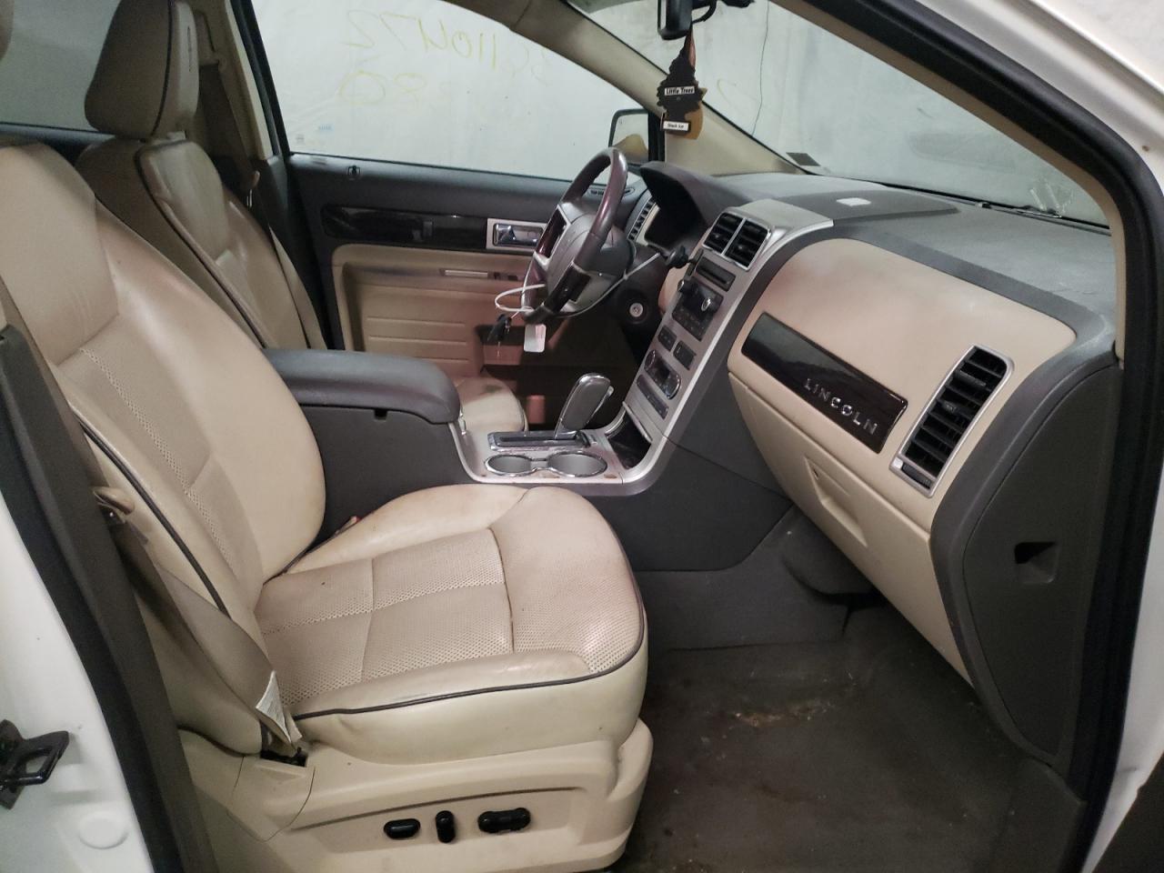 Photo 5 from auction – 2008 LINCOLN MKX with VIN 2LMDU88CX8BJ30316