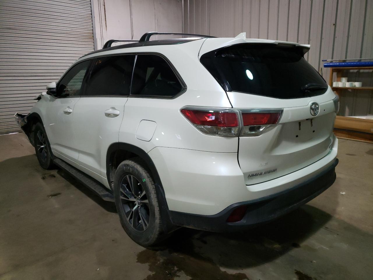 Photo 3 from auction – 2016 TOYOTA HIGHLANDER with VIN 5TDKKRFH2GS140255