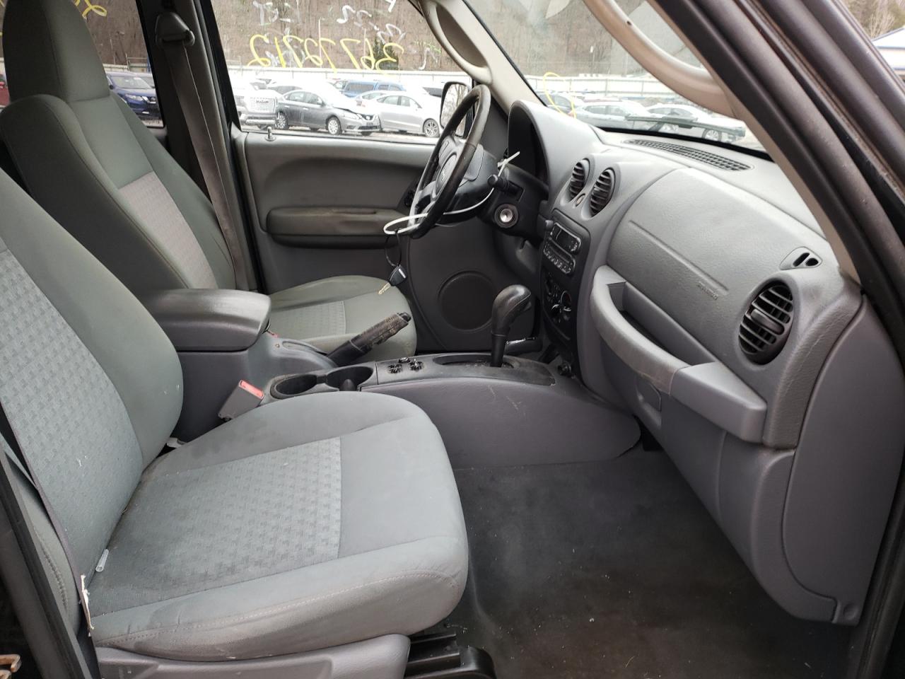 Photo 5 from auction – 2005 JEEP LIBERTY SP with VIN 1J4GL48K05W522807