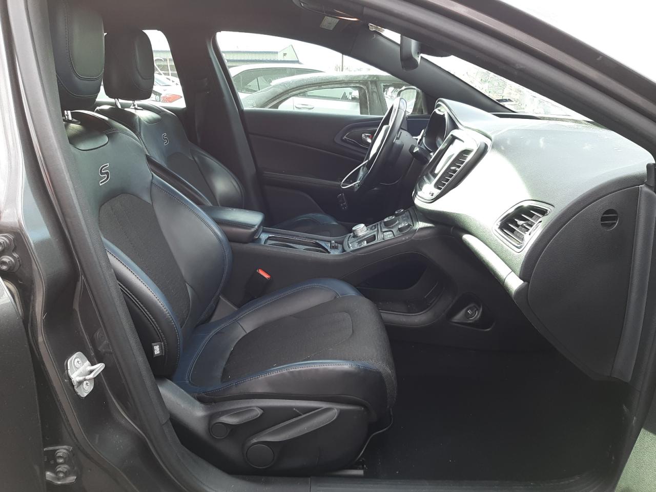 Photo 5 from auction – 2015 CHRYSLER 200 S with VIN 1C3CCCBG0FN516746