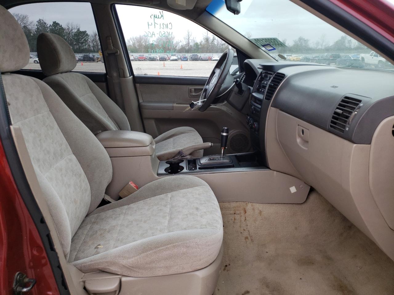 Photo 5 from auction – 2005 KIA SORENTO EX with VIN KNDJD733655379961