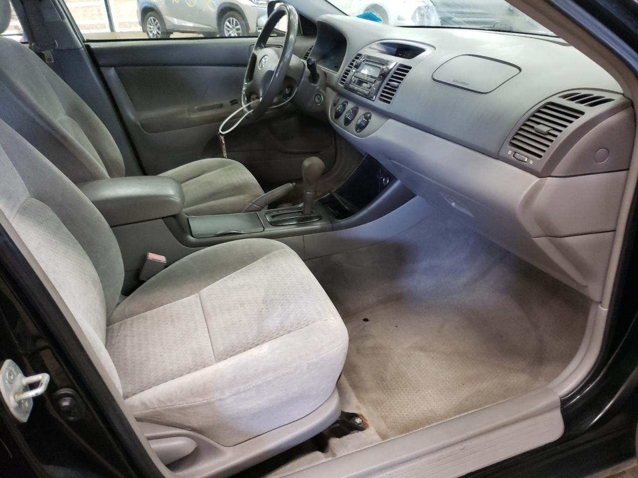 Photo 5 from auction – 2002 TOYOTA CAMRY LE with VIN 4T1BE32K52U022786