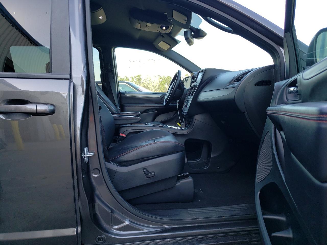 Photo 5 from auction – 2019 DODGE GRAND CARA with VIN 2C4RDGEG5KR616974