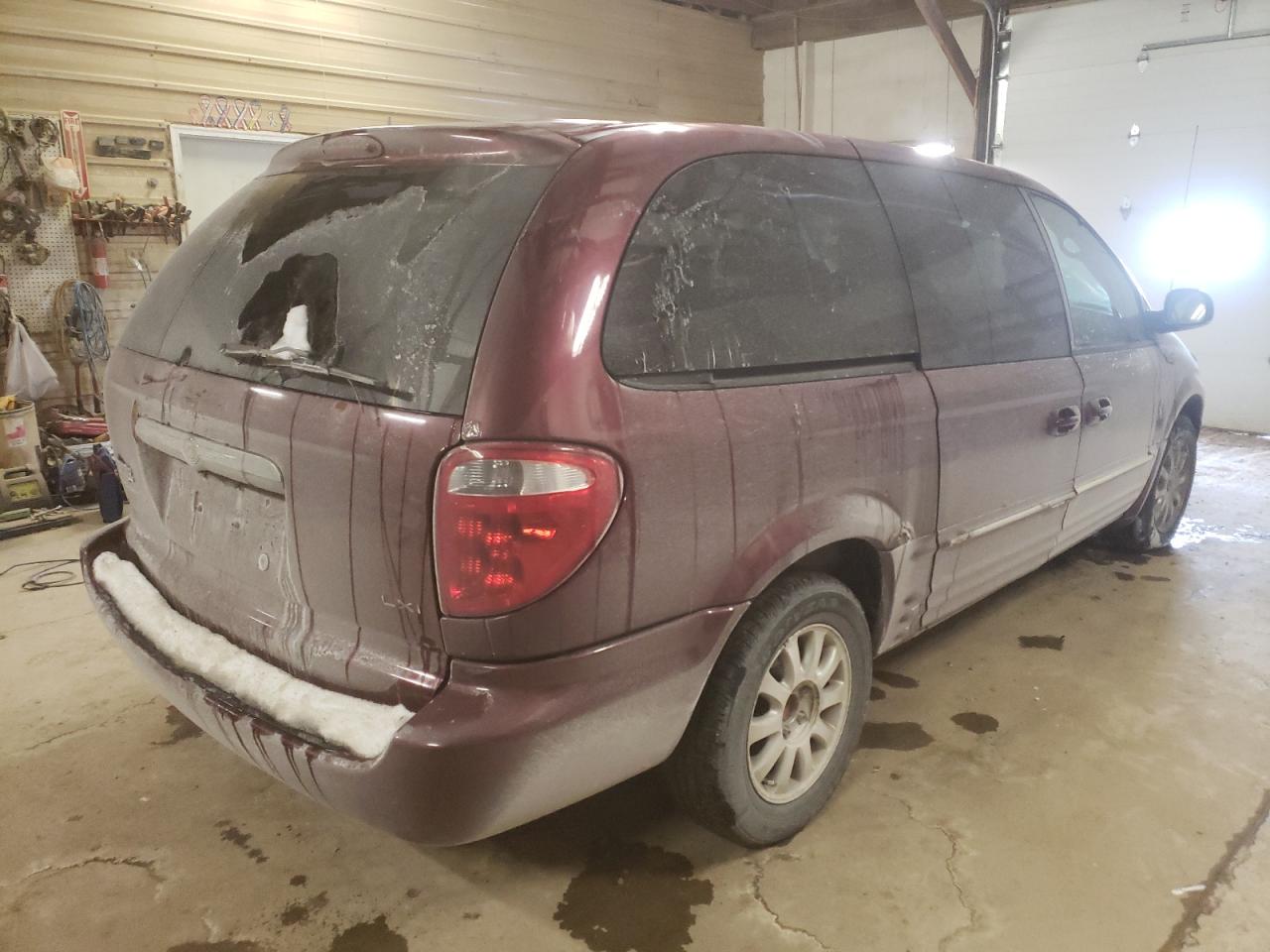 Photo 4 from auction – 2002 CHRYSLER TOWN & COU with VIN 2C8GP54LX2R553581