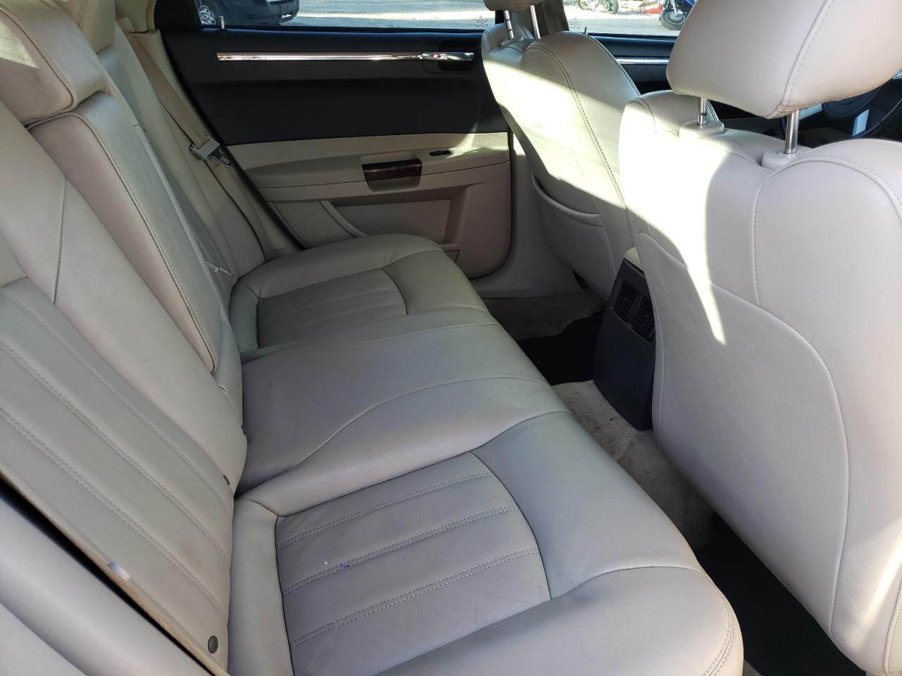Photo 6 from auction – 2005 CHRYSLER 300C with VIN 2C3AA63H65H563602