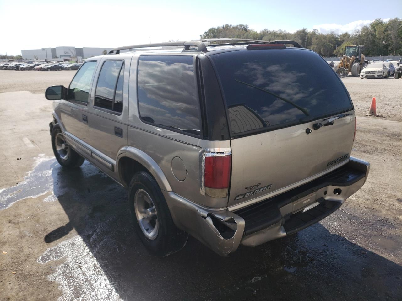 Photo 3 from auction – 2000 CHEVROLET BLAZER with VIN 1GNCS13W8YK155092