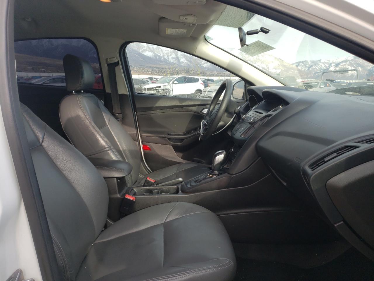 Photo 5 from auction – 2015 FORD FOCUS SE with VIN 1FADP3F25FL282916