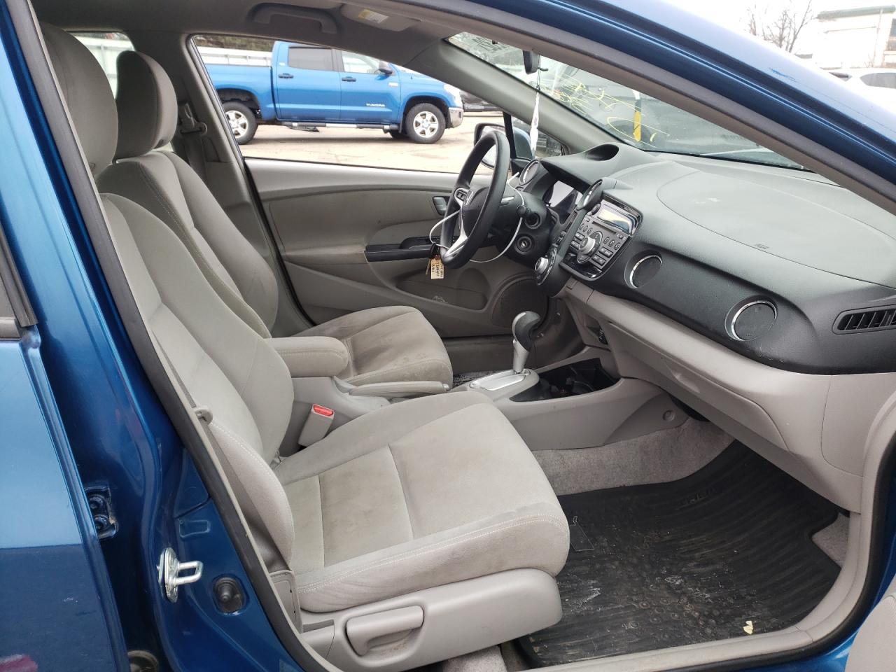 Photo 15 from auction – 2012 HONDA INSIGHT LX with VIN JHMZE2H59CS001417