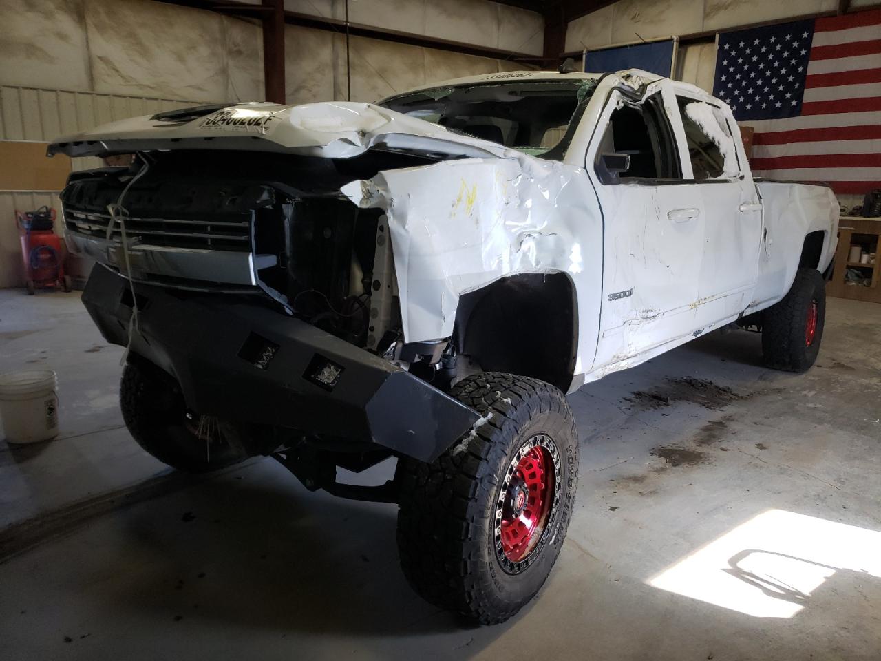 Photo 2 from auction – 2018 CHEVROLET SILVERADO with VIN 1GC4KZEY6JF172613