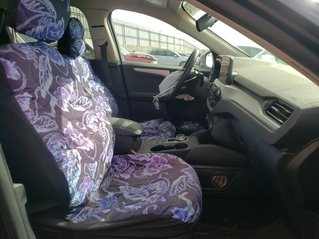 Photo 5 from auction – 2020 FORD ESCAPE SEL with VIN 1FMCU9H99LUA80237