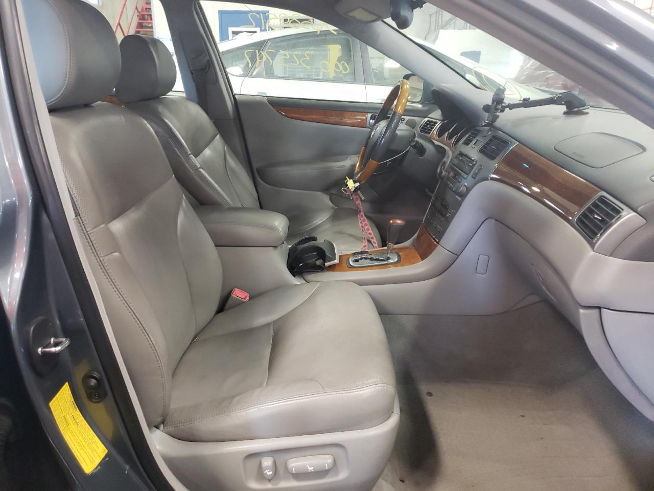 Photo 5 from auction – 2005 LEXUS ES 330 with VIN JTHBA30G555125363