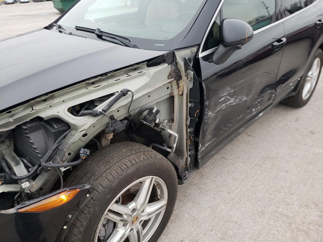 Photo 9 from auction – 2014 PORSCHE CAYENNE with VIN WP1AA2A23ELA95249