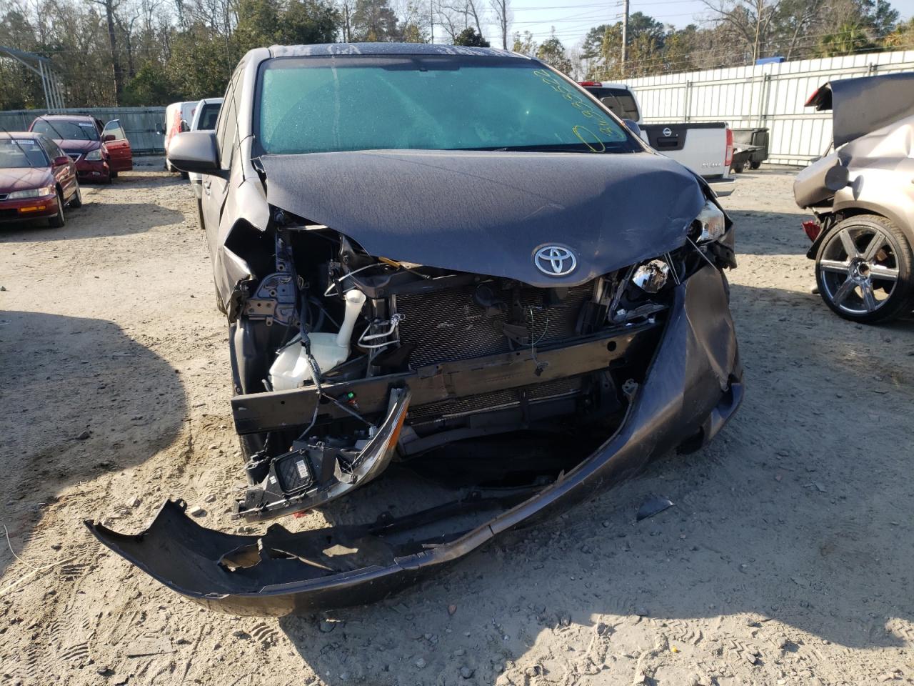 Photo 9 from auction – 2013 TOYOTA SIENNA XLE with VIN 5TDYK3DC6DS365076