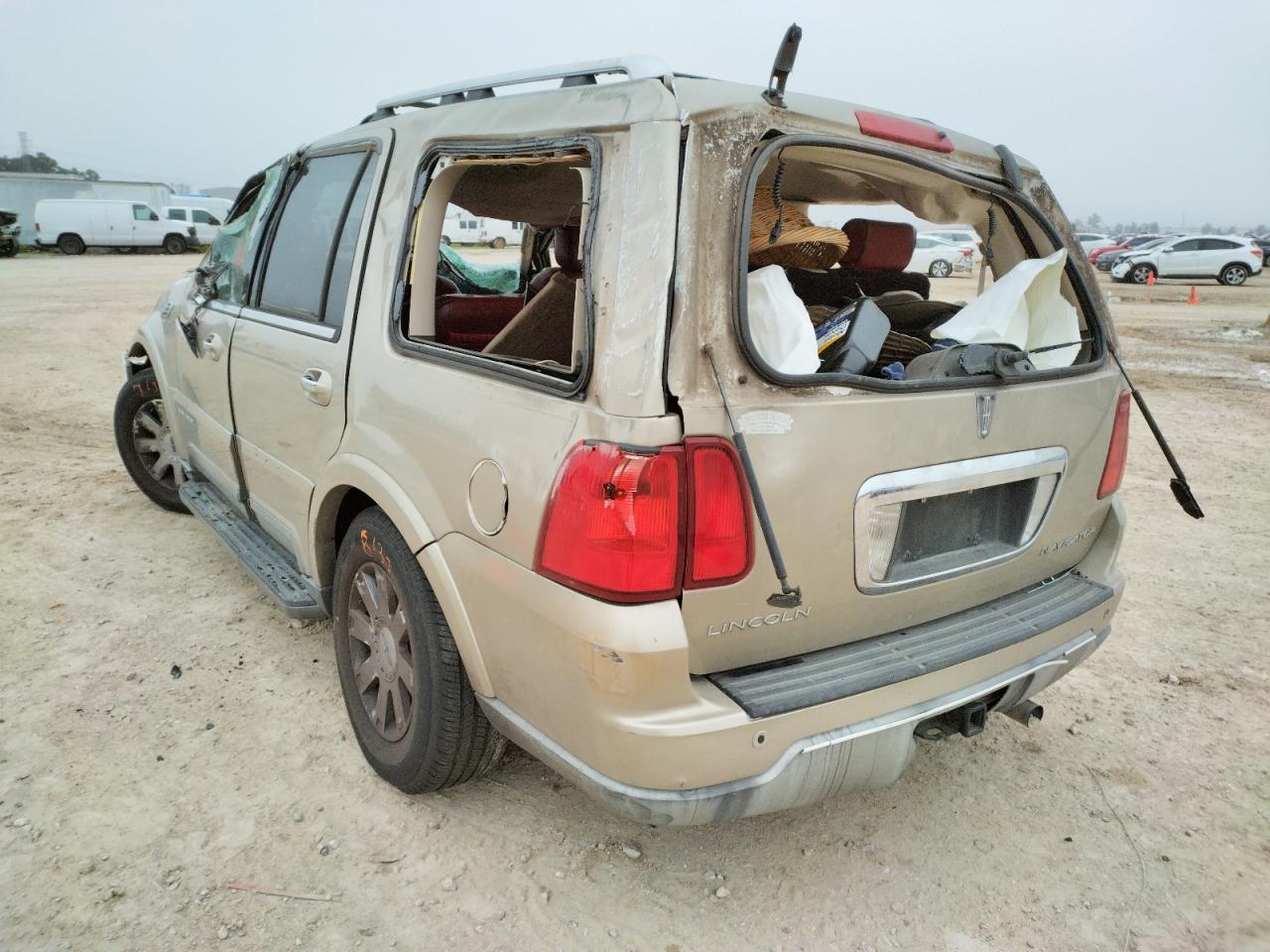 Photo 3 from auction – 2004 LINCOLN NAVIGATOR with VIN 5LMFU27R84LJ14369