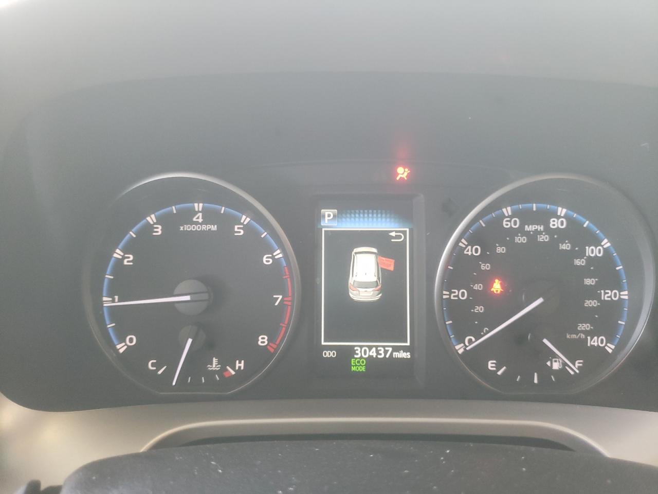 Photo 8 from auction – 2017 TOYOTA RAV4 XLE with VIN JTMWFREV4HD101662
