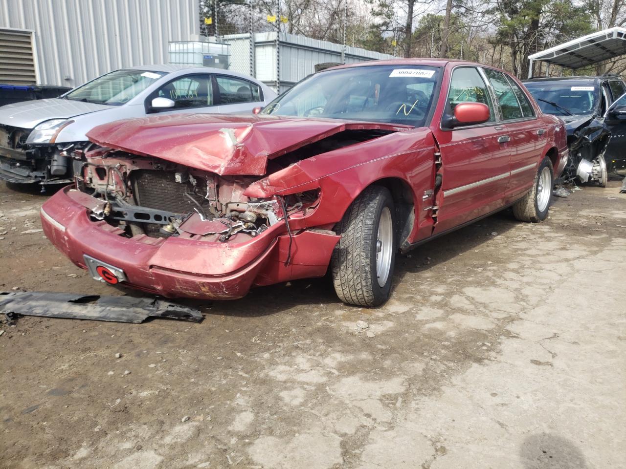 Photo 2 from auction – 2000 MERCURY GRAND MARQ with VIN 2MEFM74W0YX655485