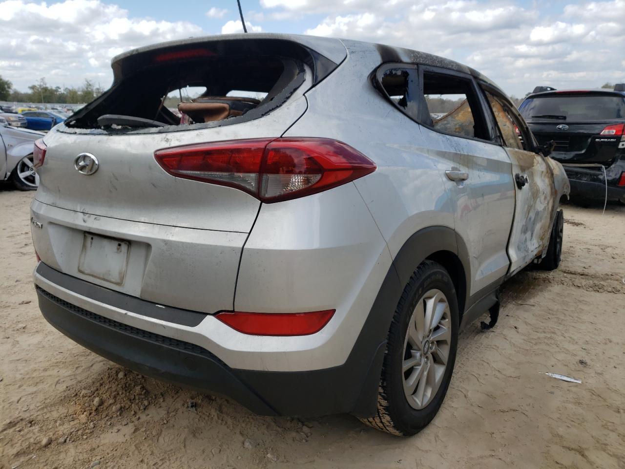 Photo 4 from auction – 2017 HYUNDAI TUCSON SE with VIN KM8J23A4XHU457724