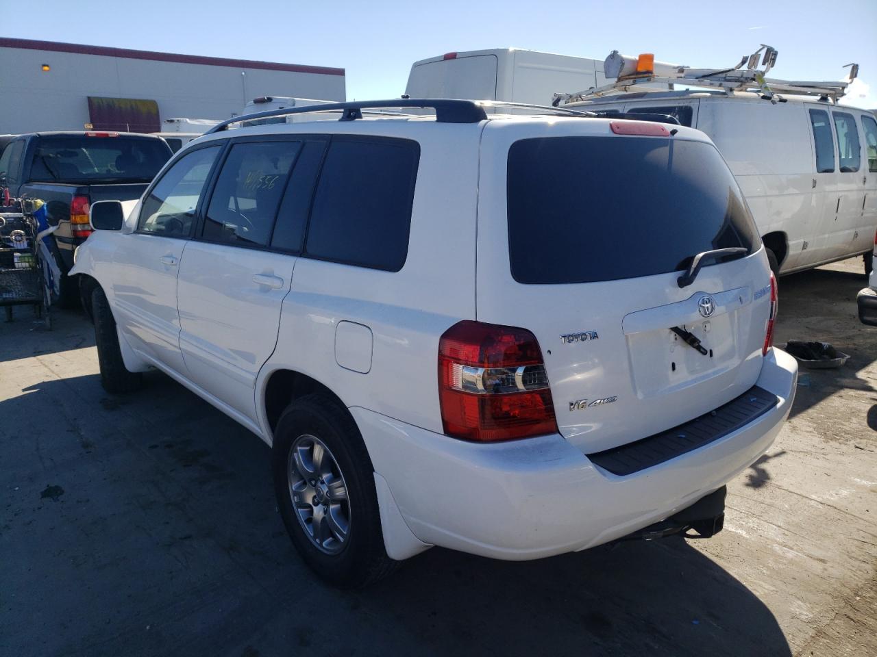 Photo 3 from auction – 2005 TOYOTA HIGHLANDER with VIN JTEEP21A950088067