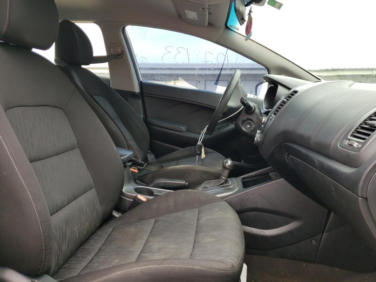 Photo 5 from auction – 2016 KIA FORTE LX with VIN KNAFK4A61G5461376