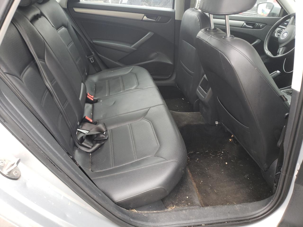 Photo 6 from auction – 2015 VOLKSWAGEN PASSAT S with VIN 1VWAT7A39FC075748