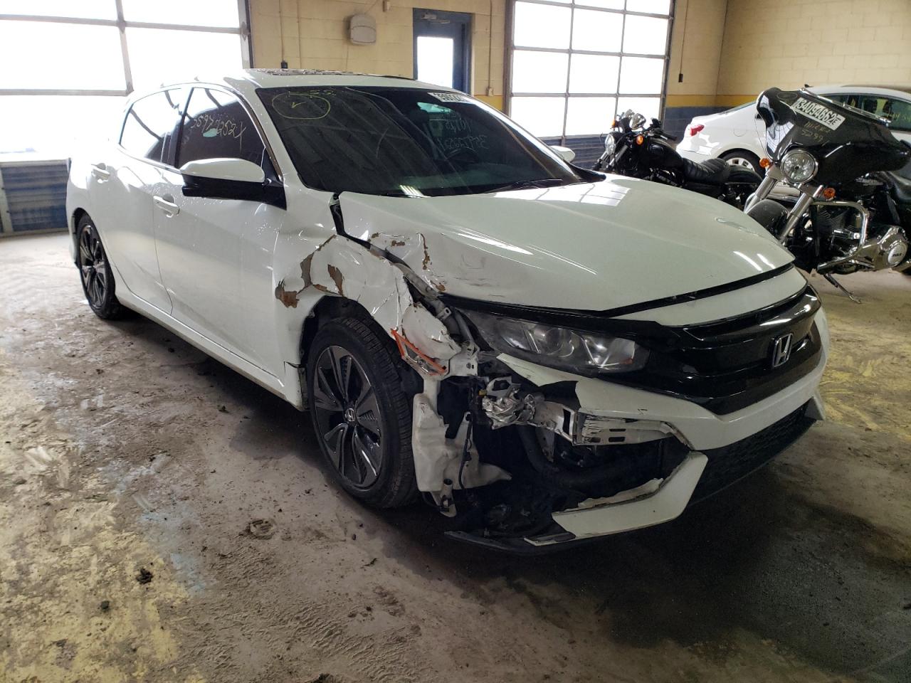 Photo 1 from auction – 2017 HONDA CIVIC EX with VIN SHHFK7H52HU200547