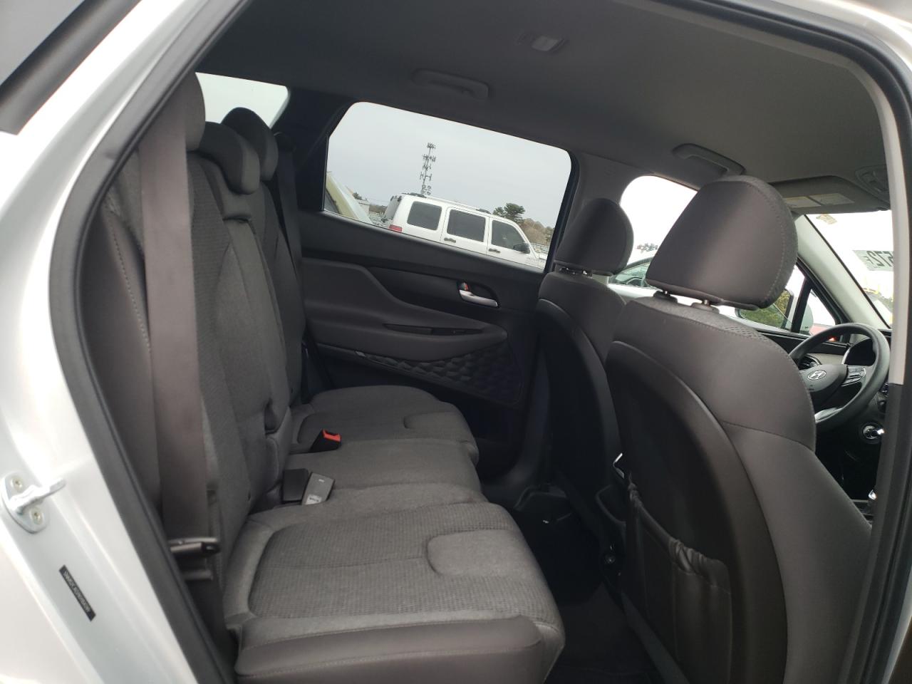 Photo 6 from auction – 2019 HYUNDAI SANTA FE S with VIN 5NMS2CAD7KH104249