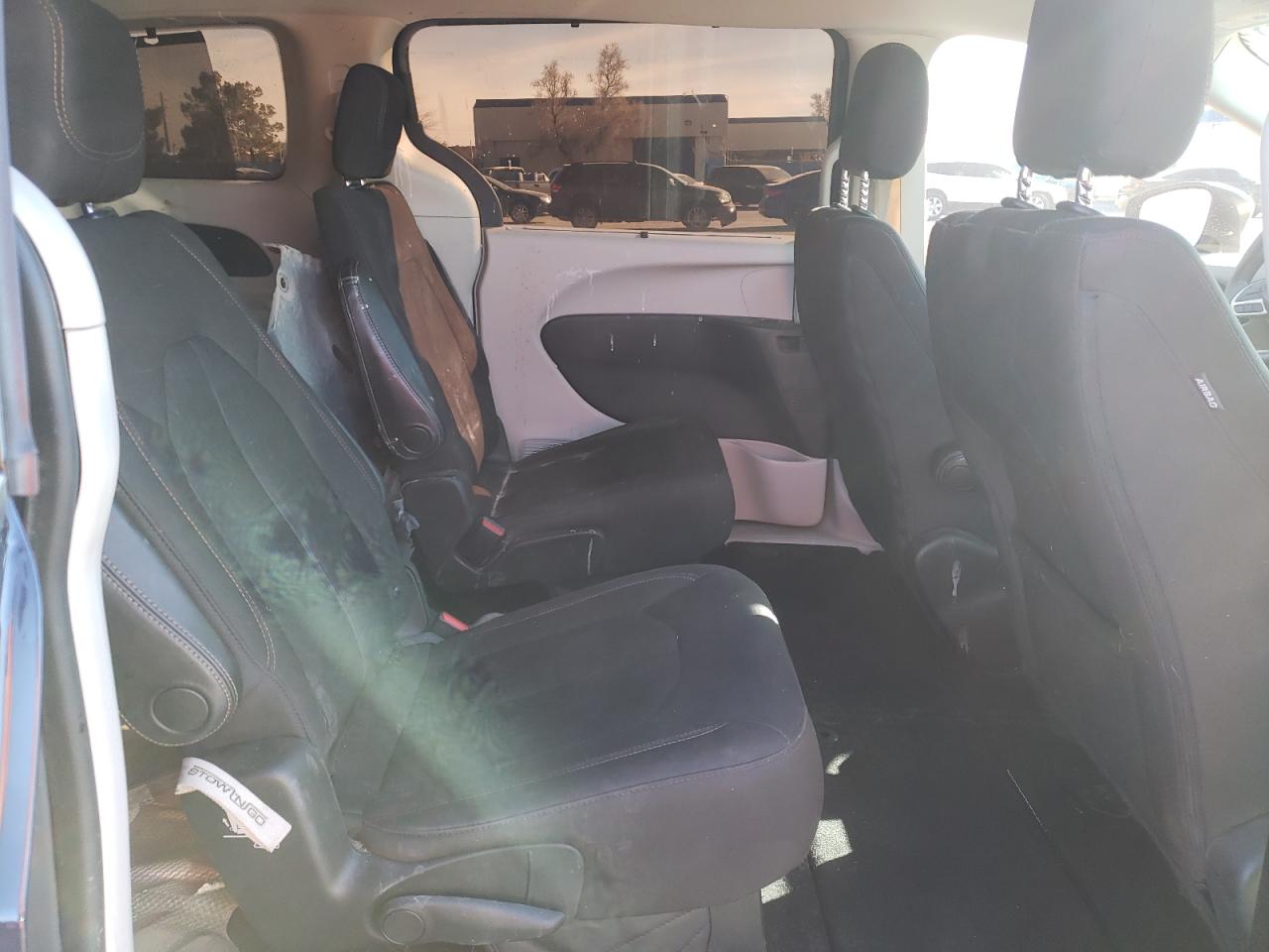 Photo 6 from auction – 2017 CHRYSLER PACIFICA T with VIN 2C4RC1BG2HR777389