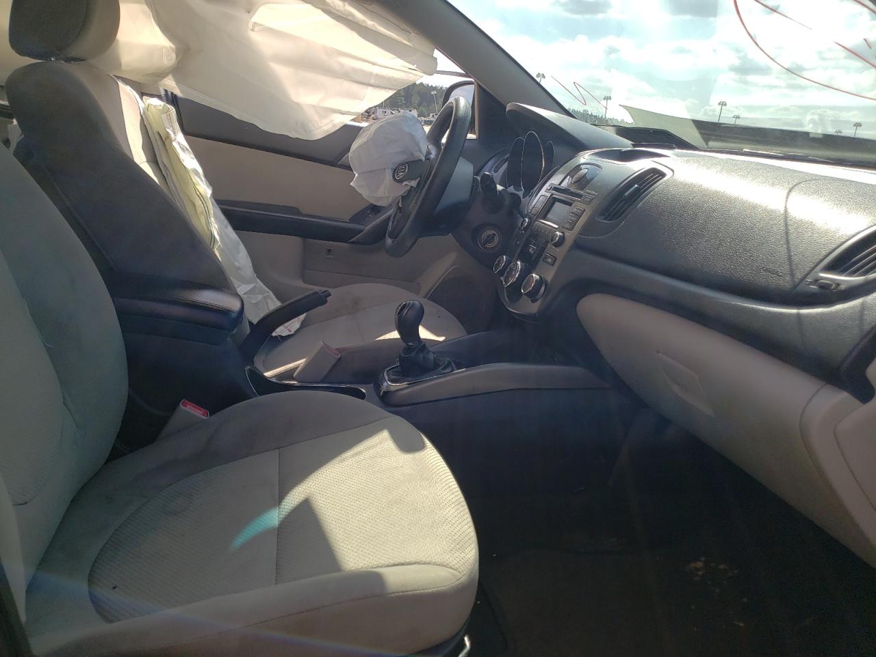 Photo 5 from auction – 2013 KIA FORTE EX with VIN KNAFU4A25D5696883
